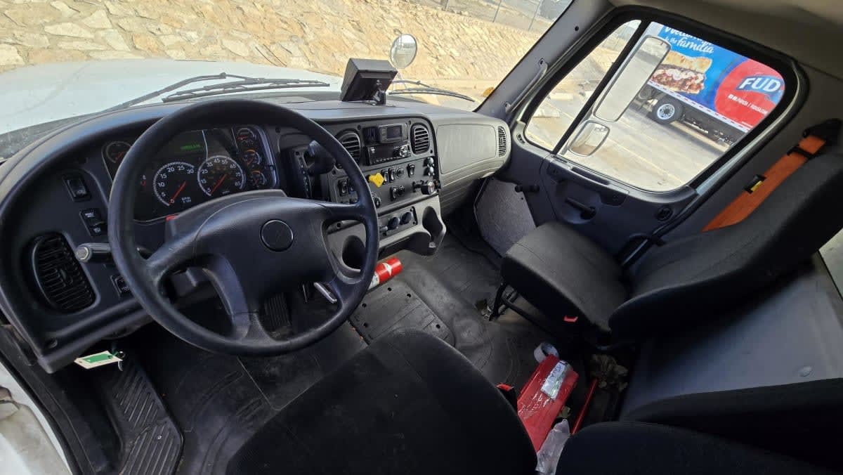 2019 Freightliner M2 106 - image 7