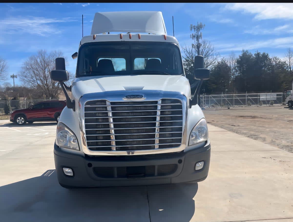 2019 Freightliner - image 2