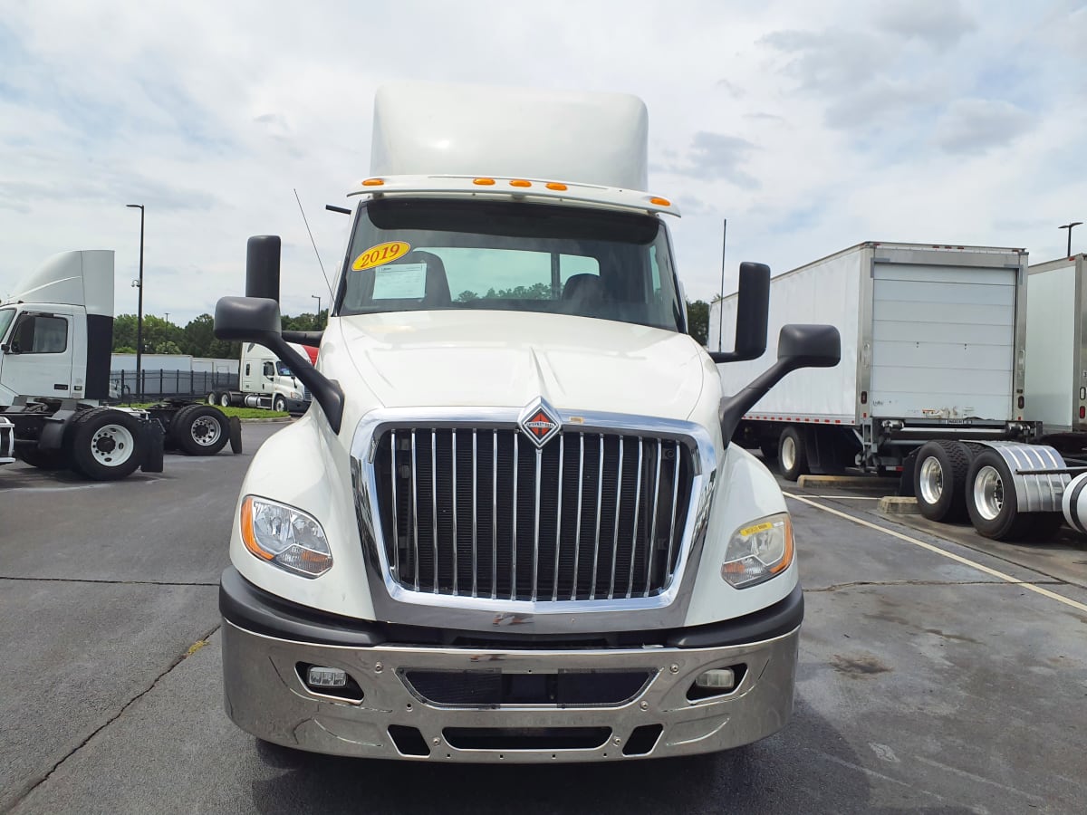 2019 Navistar International LT625 DAYCAB T/A 863638