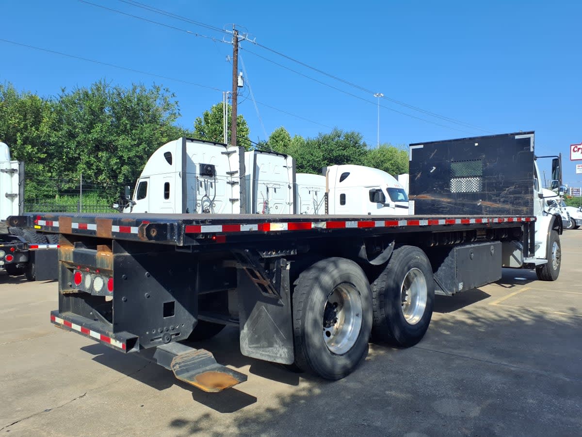 2019 Freightliner M2 106 in Houston, TX — photo 4