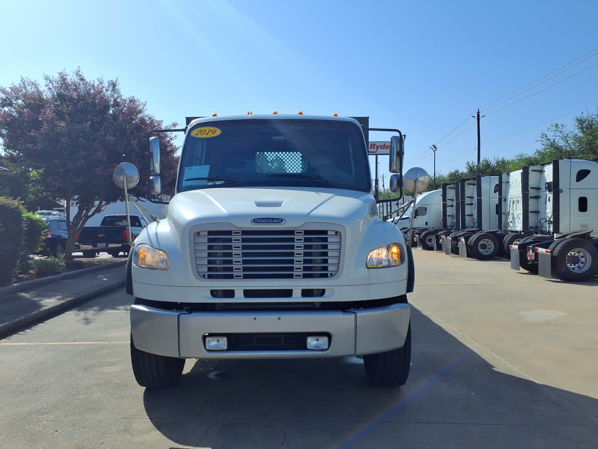 2019 Freightliner M2 106 in Houston, TX — photo 2