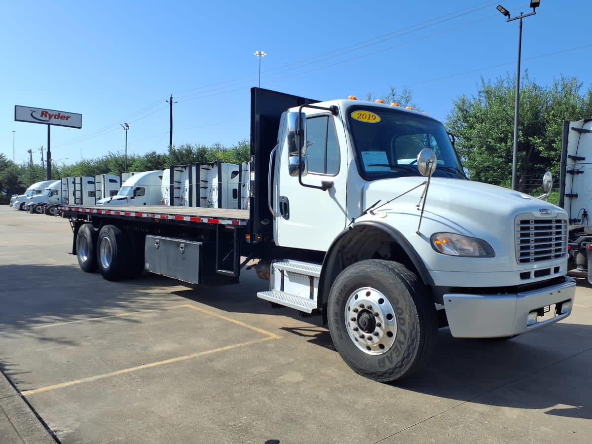 2019 Freightliner M2 106 in Houston, TX — photo 3