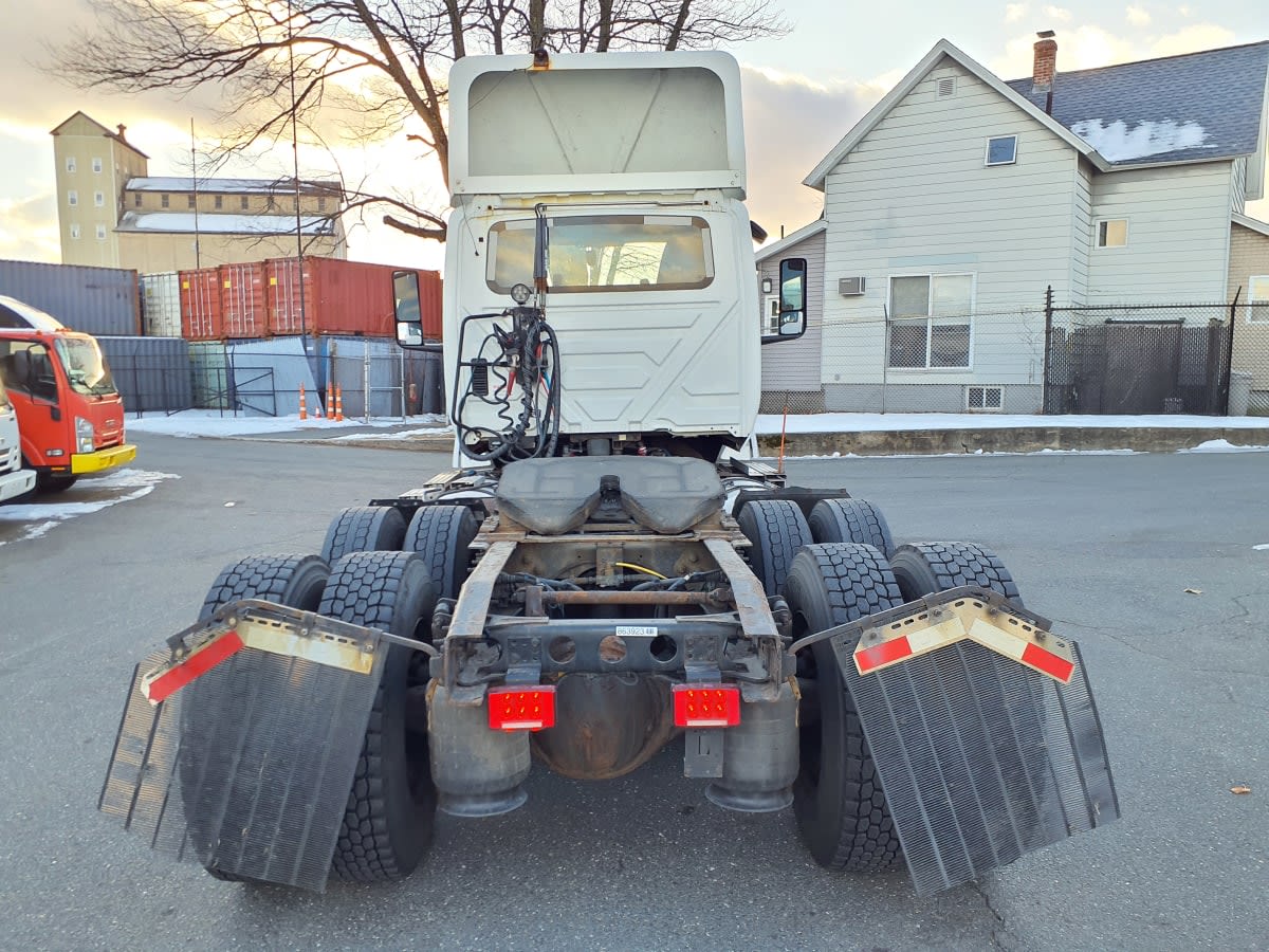 2019 Navistar International LT625 DAYCAB T/A 863923
