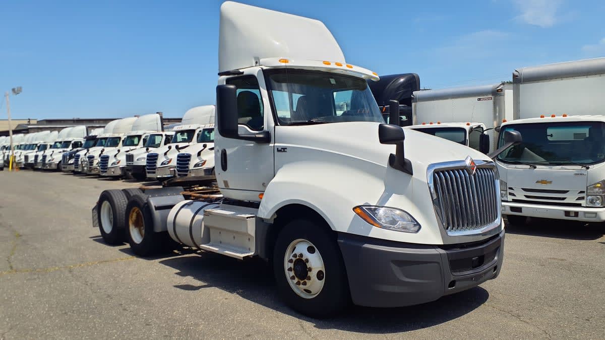 2019 Navistar International LT625 DAYCAB T/A 863927