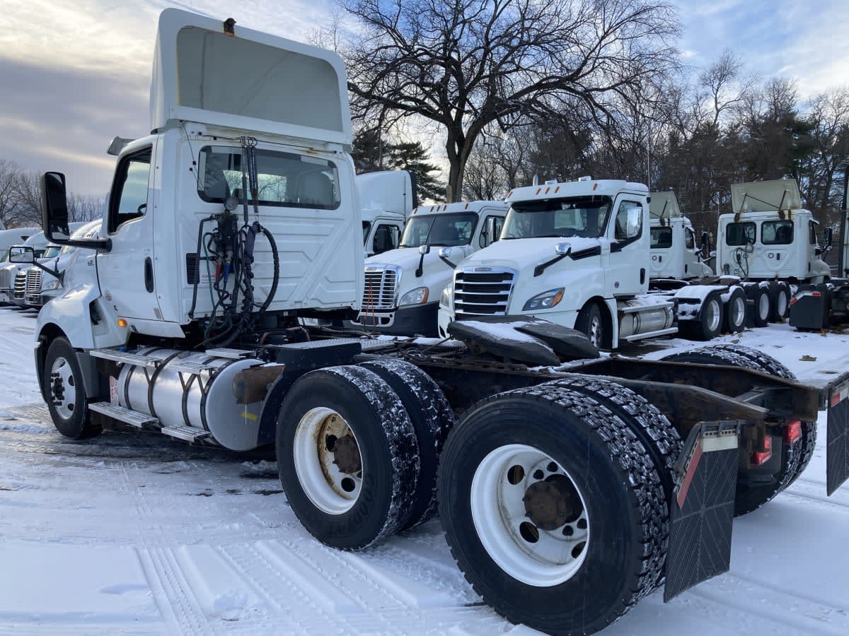 2019 Navistar International LT625 DAYCAB T/A 863929