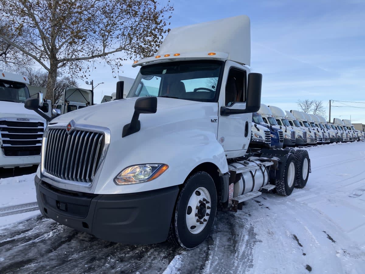 2019 Navistar International LT625 DAYCAB T/A 863929