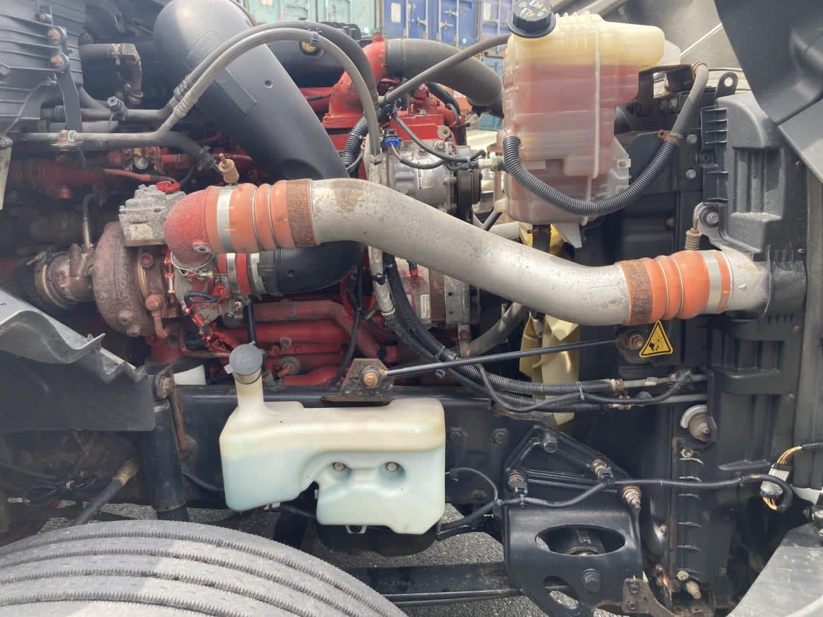 2019 International LT in Springfield, MA — photo 8