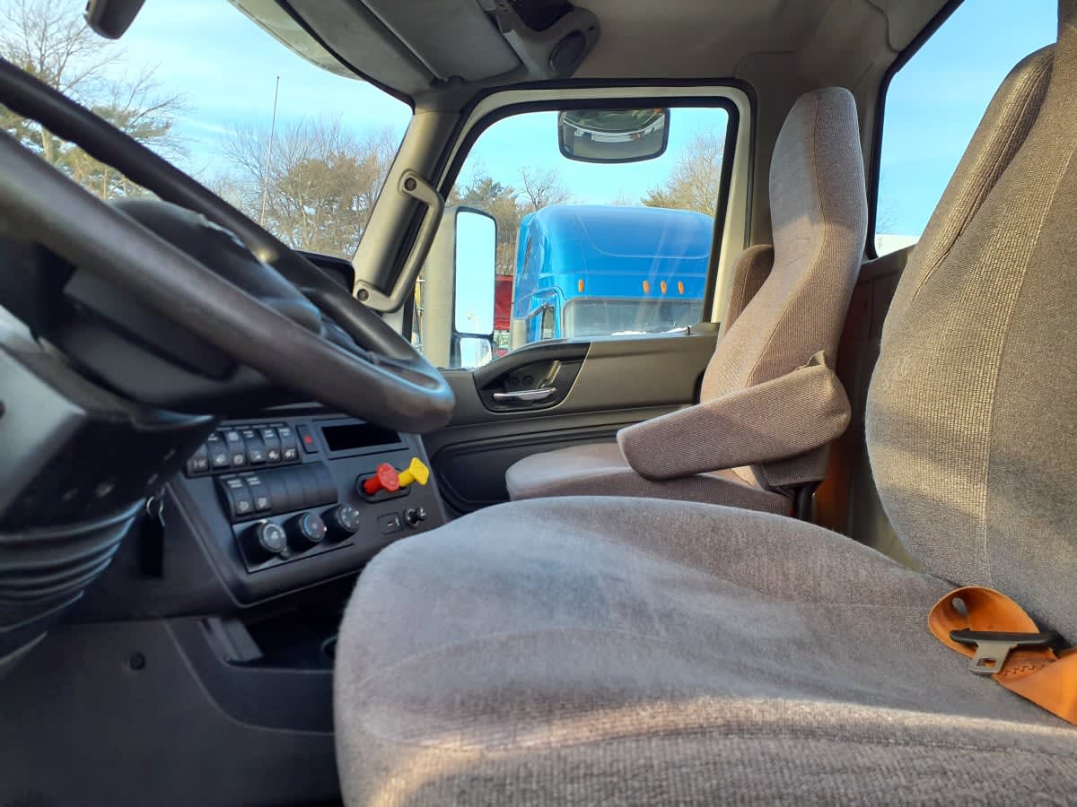 2019 Navistar International LT625 DAYCAB T/A 863931