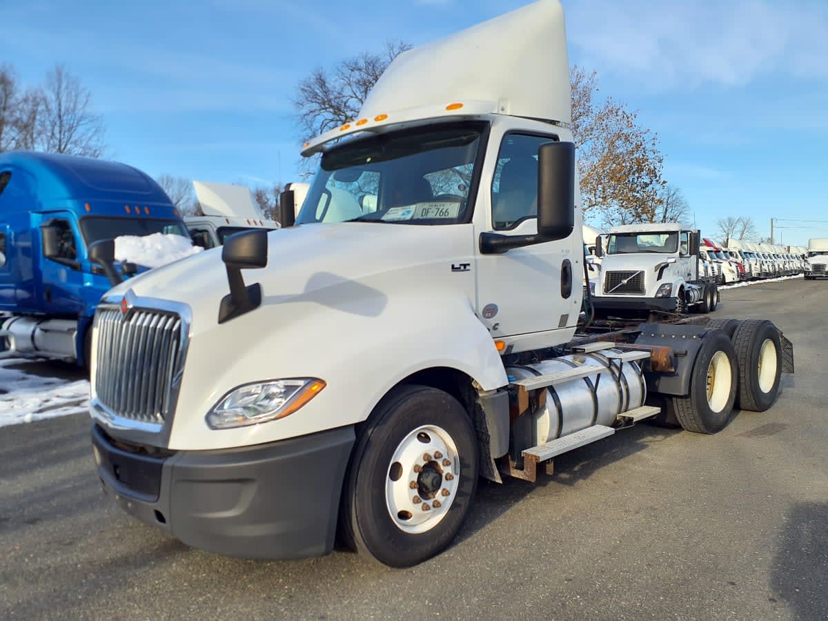 2019 Navistar International LT625 DAYCAB T/A 863931