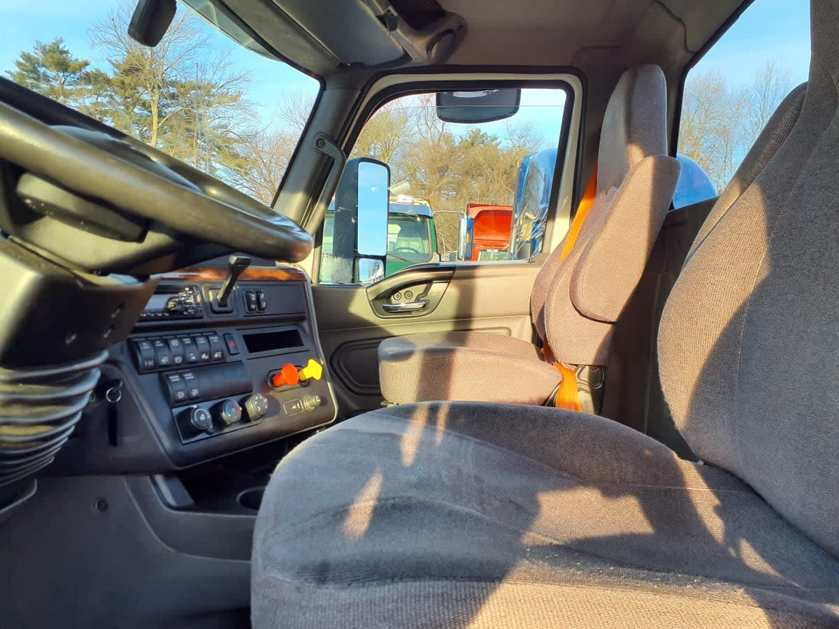 2019 Navistar International LT625 DAYCAB T/A 863932