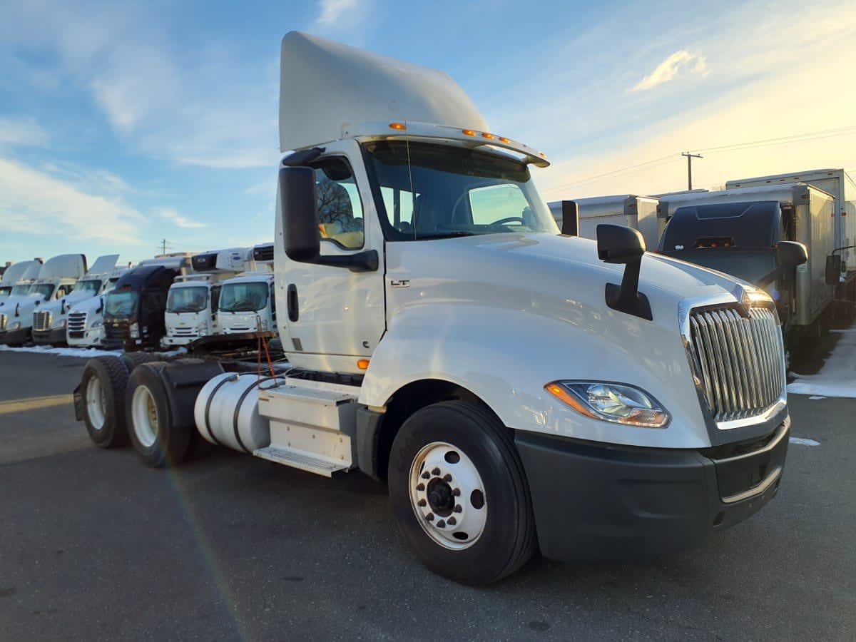 2019 Navistar International LT625 DAYCAB T/A 863932