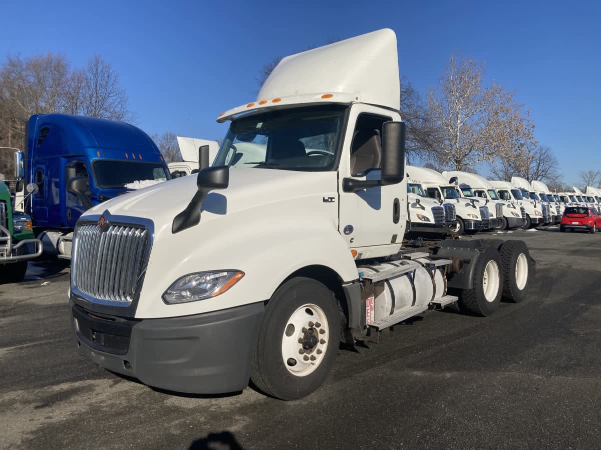 2019 Navistar International LT625 DAYCAB T/A 863935