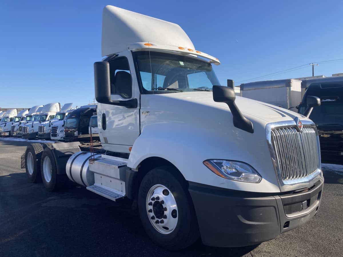 2019 Navistar International LT625 DAYCAB T/A 863935