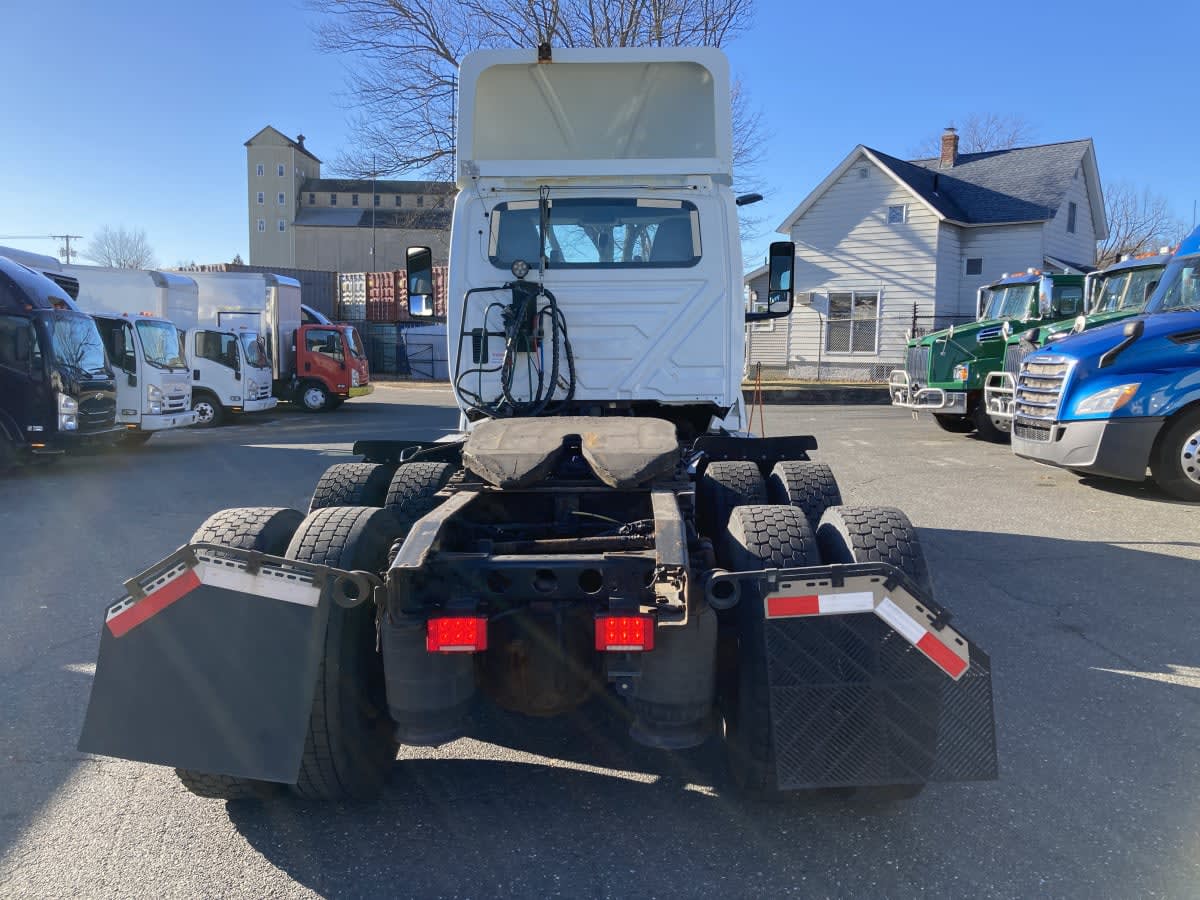 2019 Navistar International LT625 DAYCAB T/A 863940