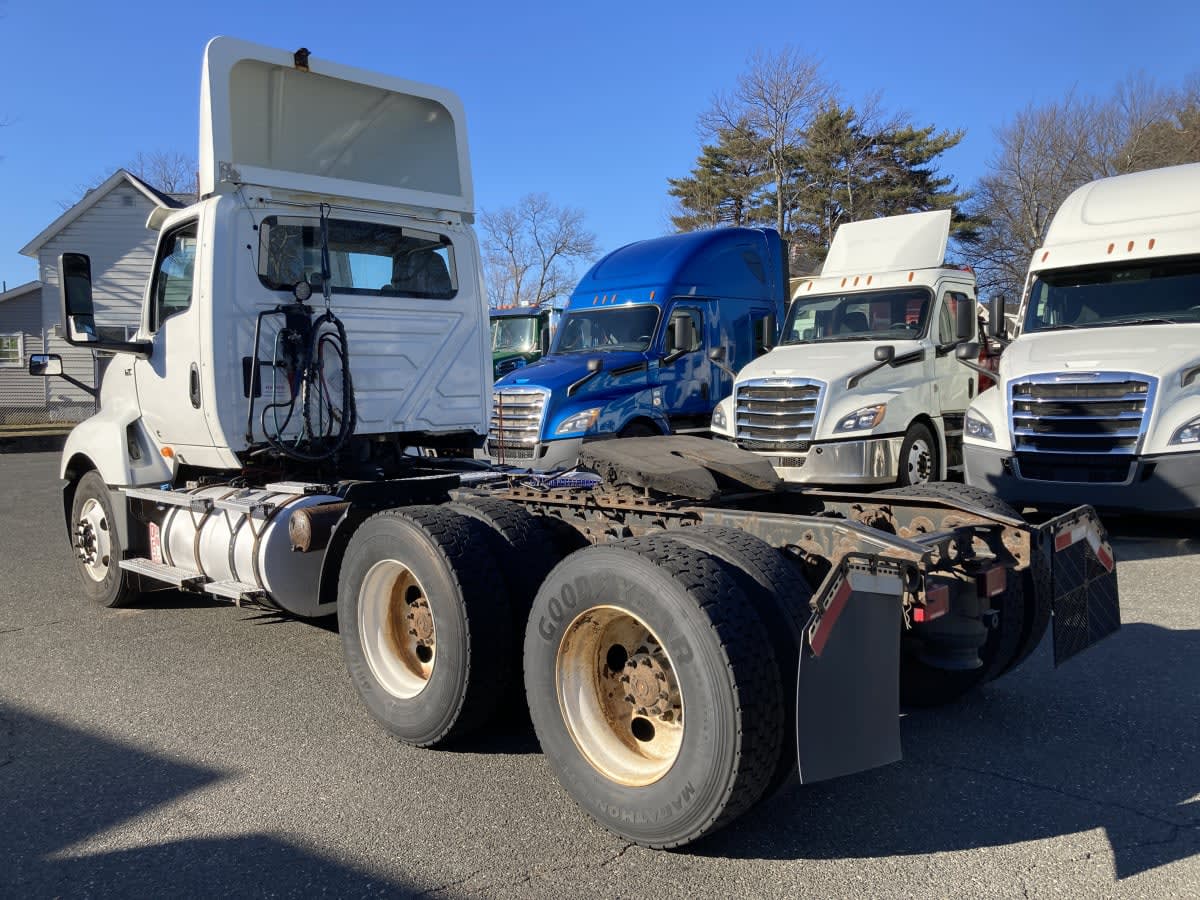 2019 Navistar International LT625 DAYCAB T/A 863940