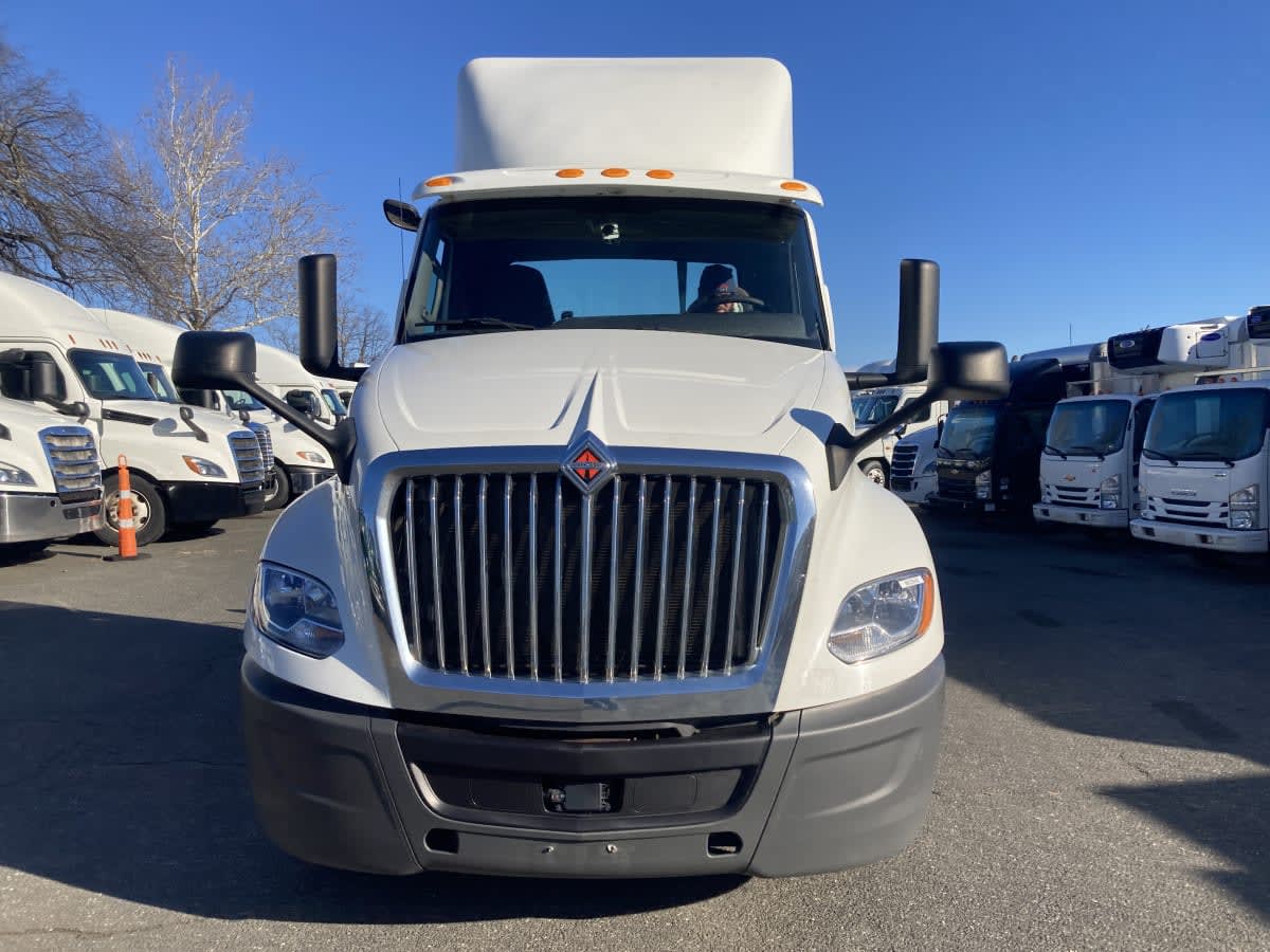 2019 Navistar International LT625 DAYCAB T/A 863940