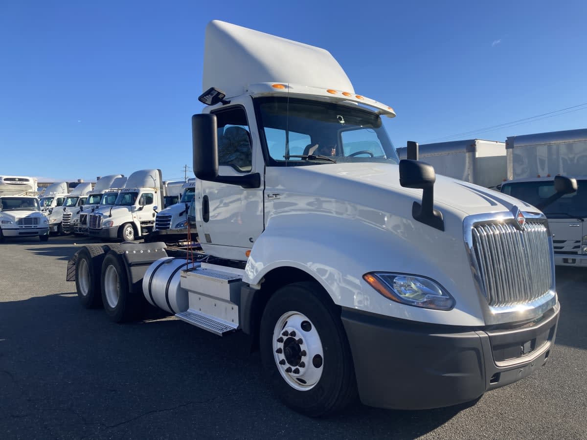 2019 Navistar International LT625 DAYCAB T/A 863940