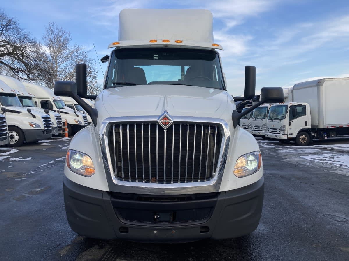 2019 Navistar International LT625 DAYCAB T/A 863941