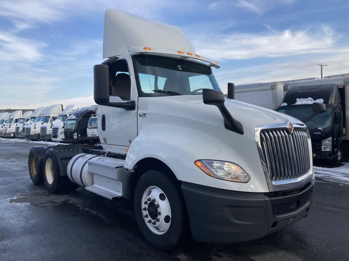 2019 Navistar International LT625 DAYCAB T/A 863941