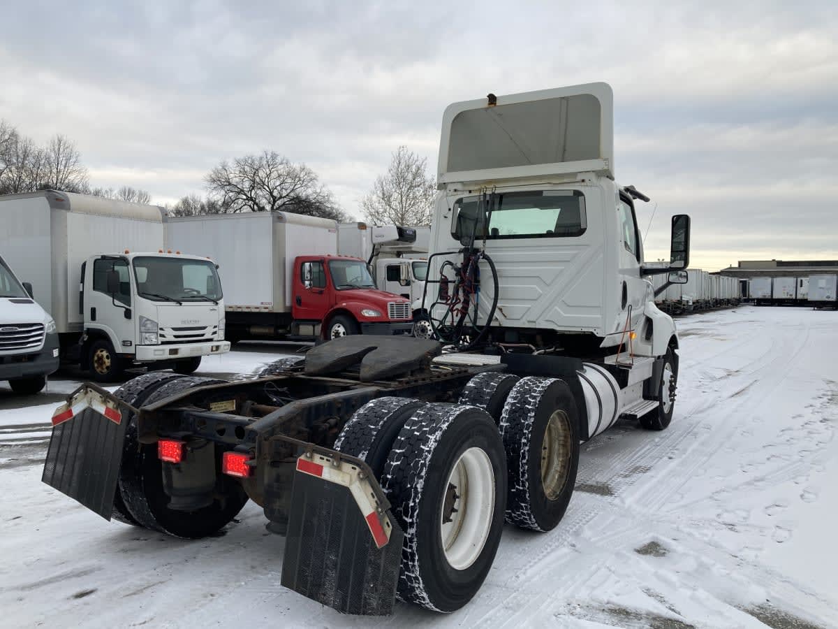 2019 Navistar International LT625 DAYCAB T/A 863943