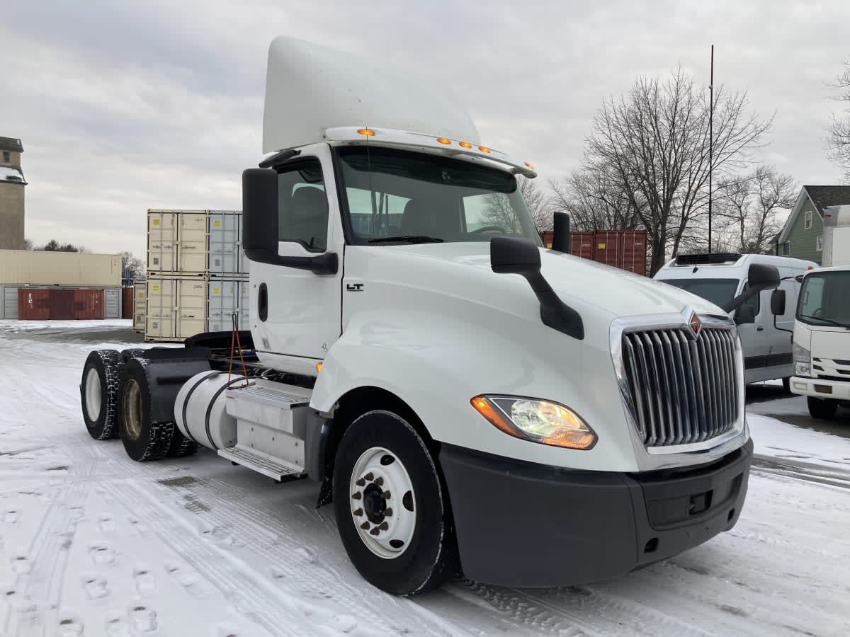 2019 Navistar International LT625 DAYCAB T/A 863943