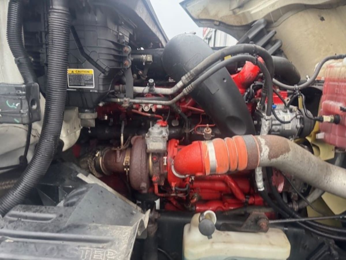 2019 Navistar International LT625 DAYCAB T/A 863944