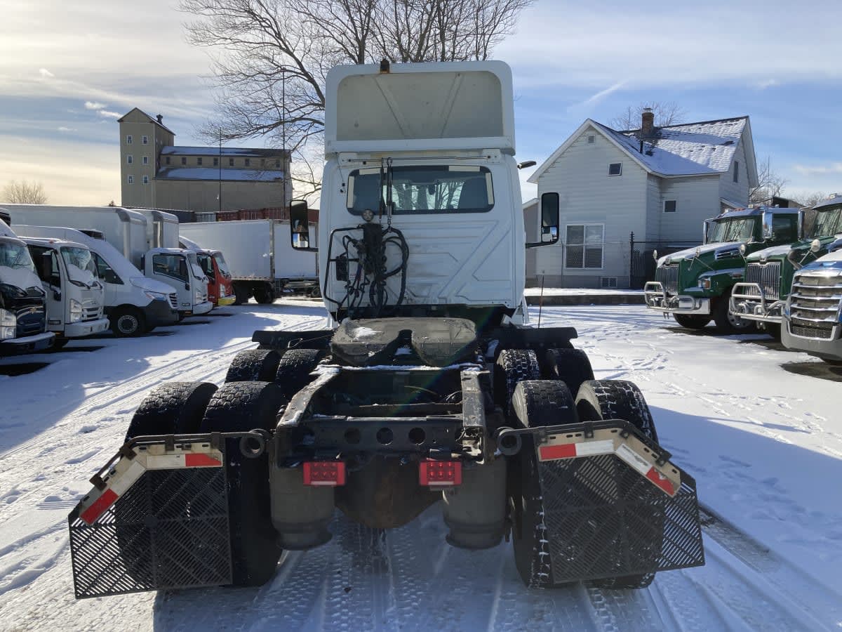 2019 Navistar International LT625 DAYCAB T/A 863944