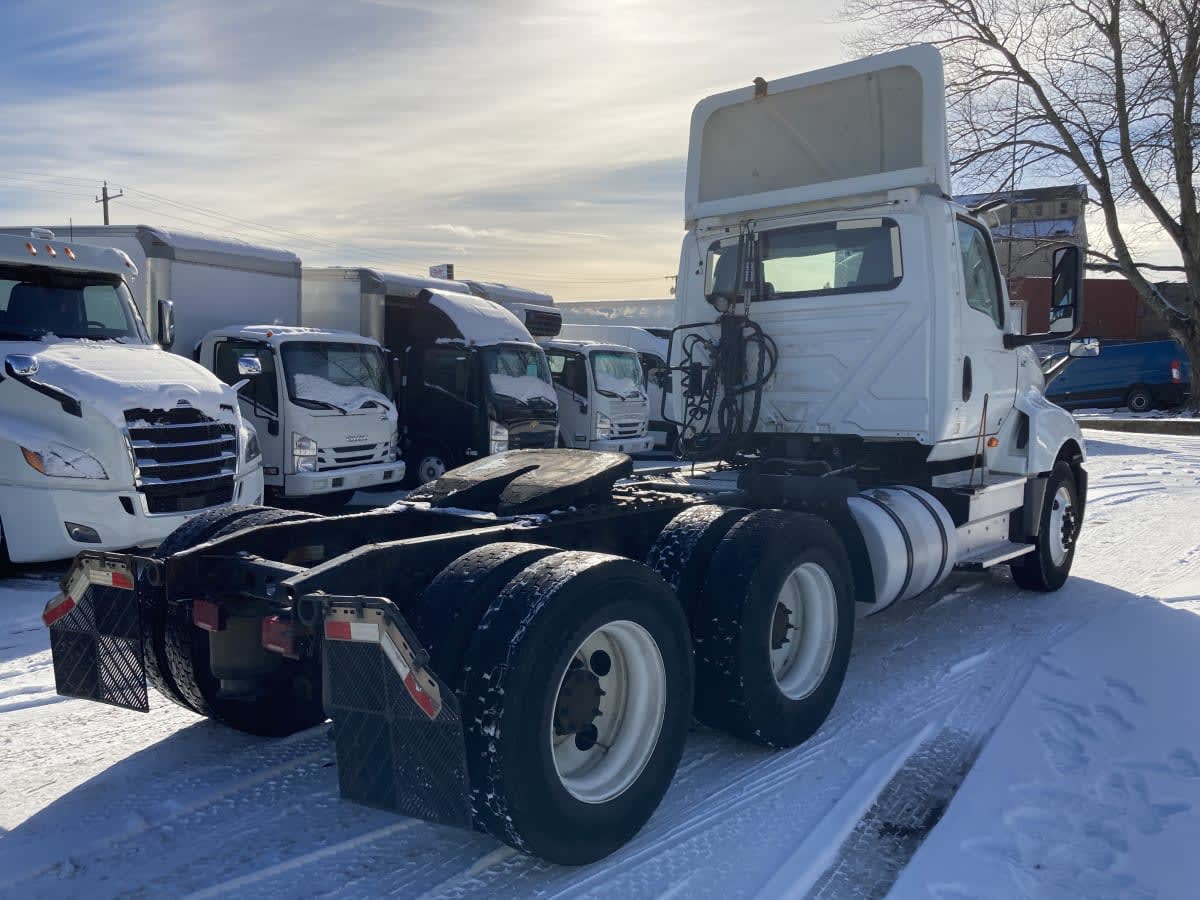 2019 Navistar International LT625 DAYCAB T/A 863944