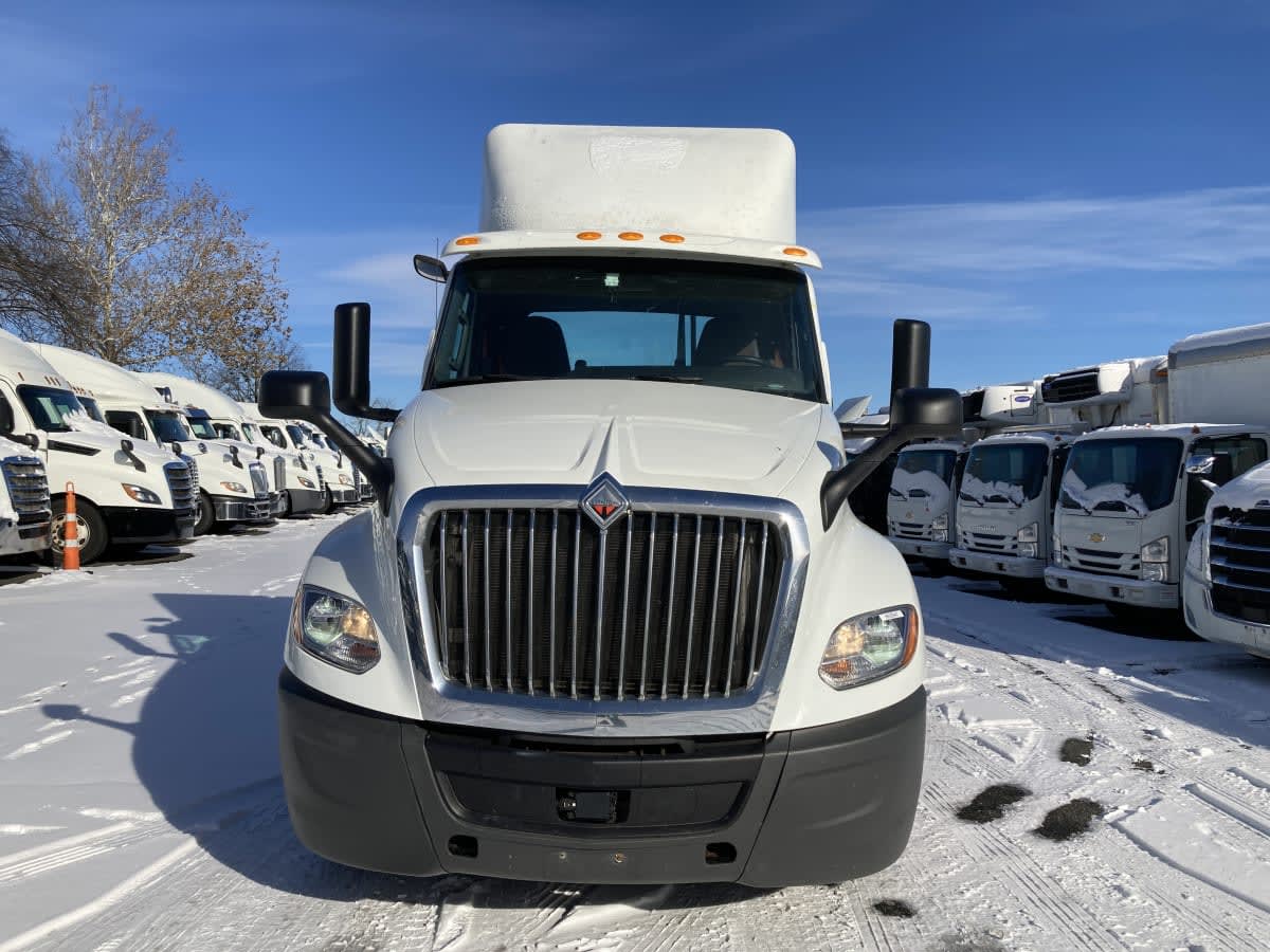 2019 Navistar International LT625 DAYCAB T/A 863944