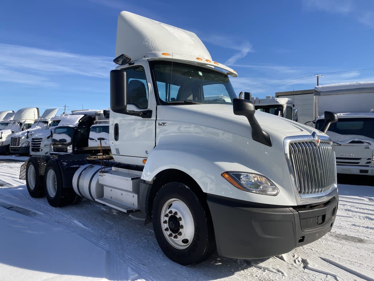 2019 Navistar International LT625 DAYCAB T/A 863944