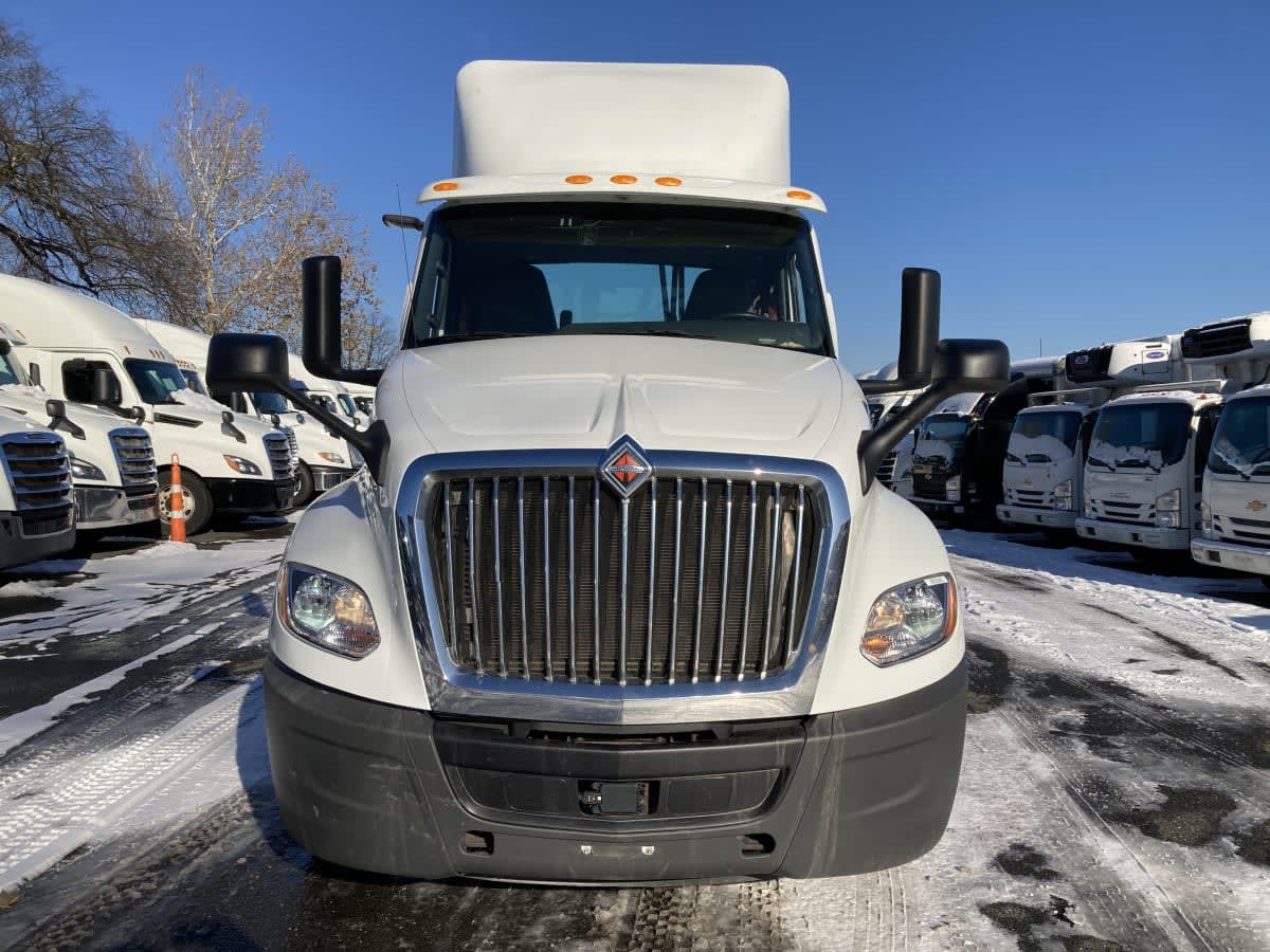 2019 Navistar International LT625 DAYCAB T/A 863945