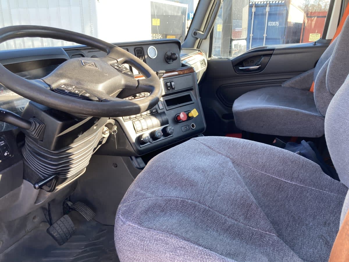 2019 Navistar International LT625 DAYCAB T/A 863946