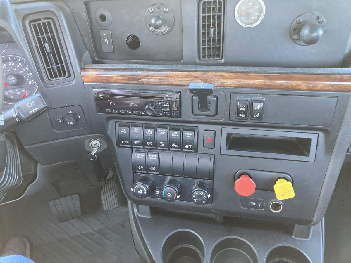 2019 Navistar International LT625 DAYCAB T/A 863946