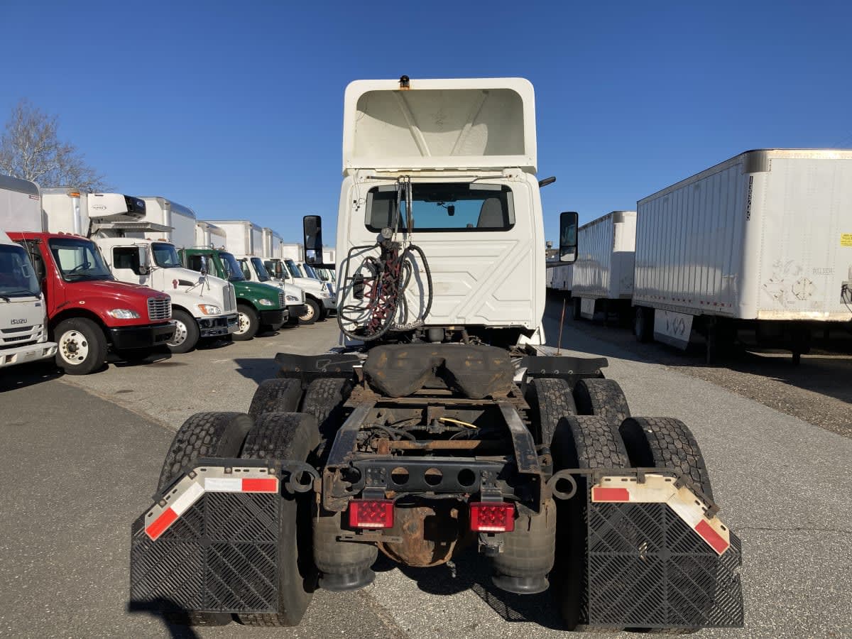 2019 Navistar International LT625 DAYCAB T/A 863946