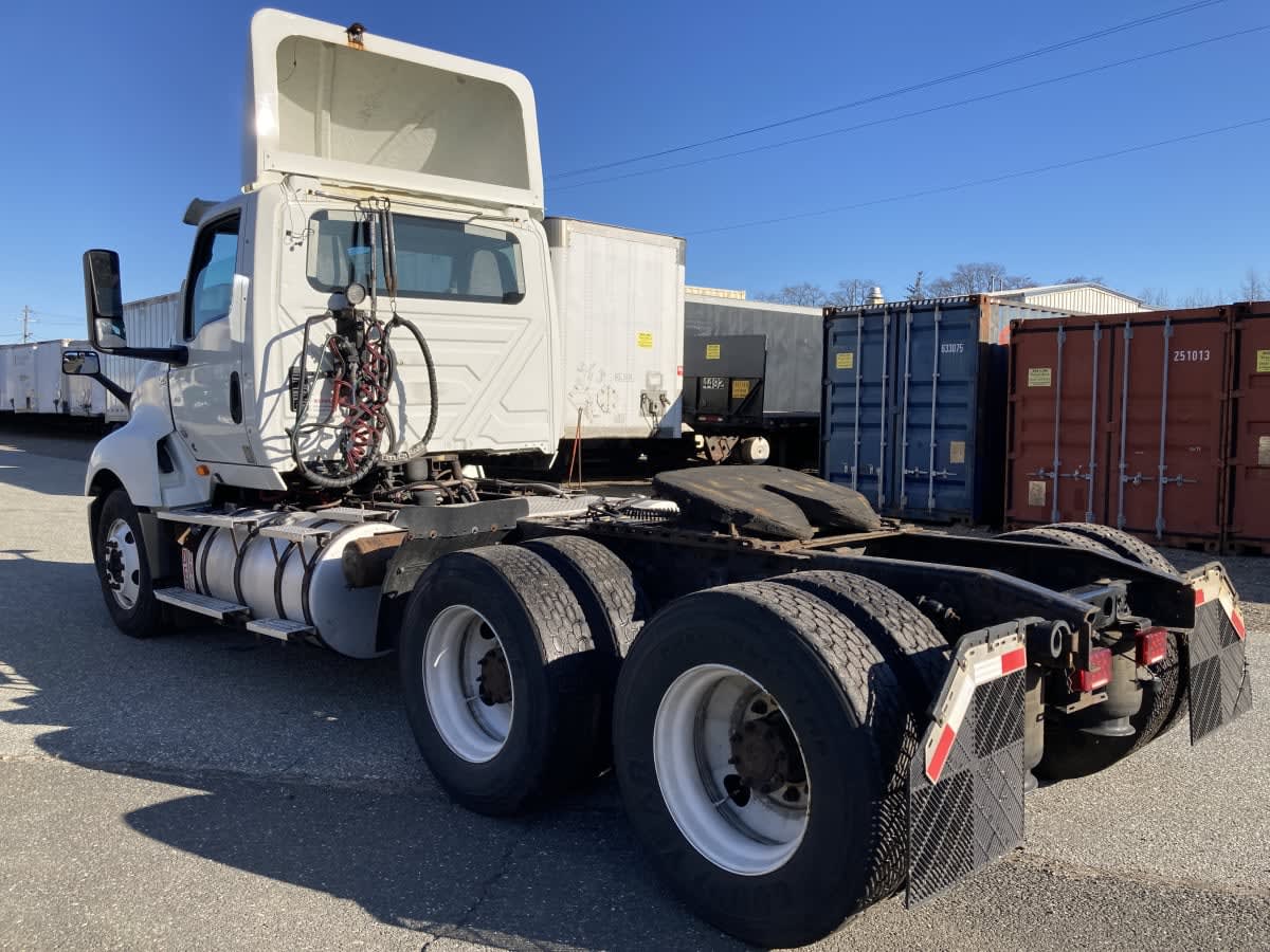 2019 Navistar International LT625 DAYCAB T/A 863946