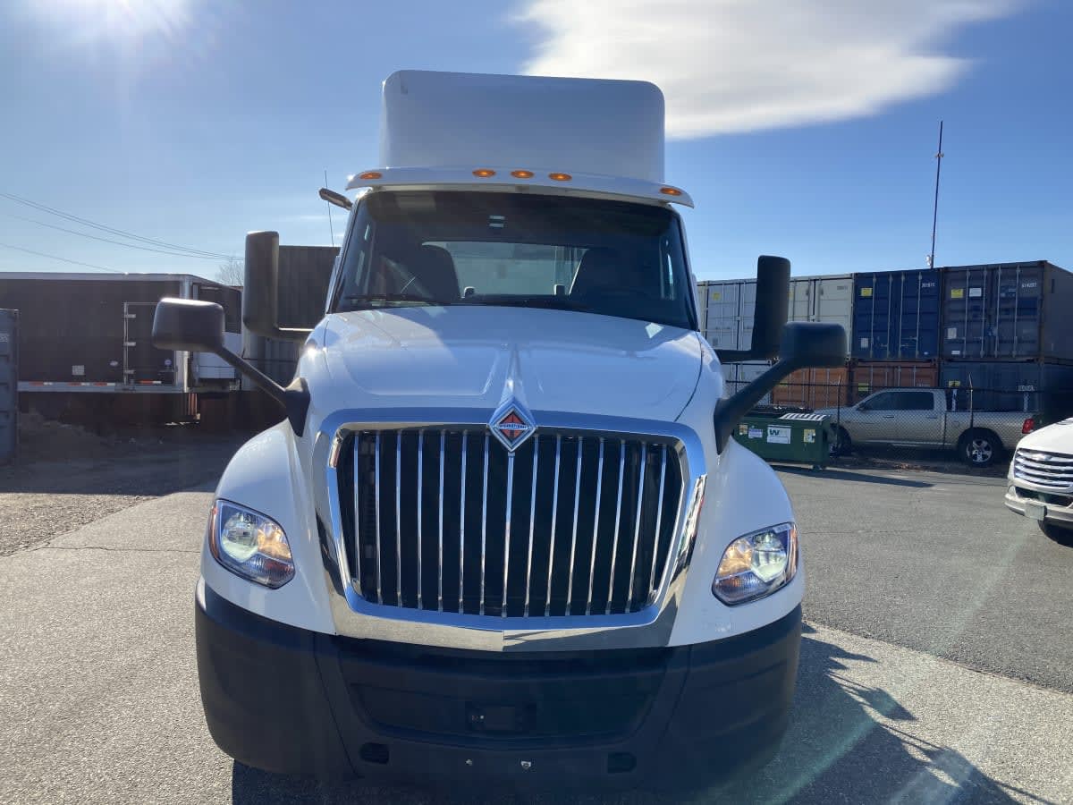 2019 Navistar International LT625 DAYCAB T/A 863946