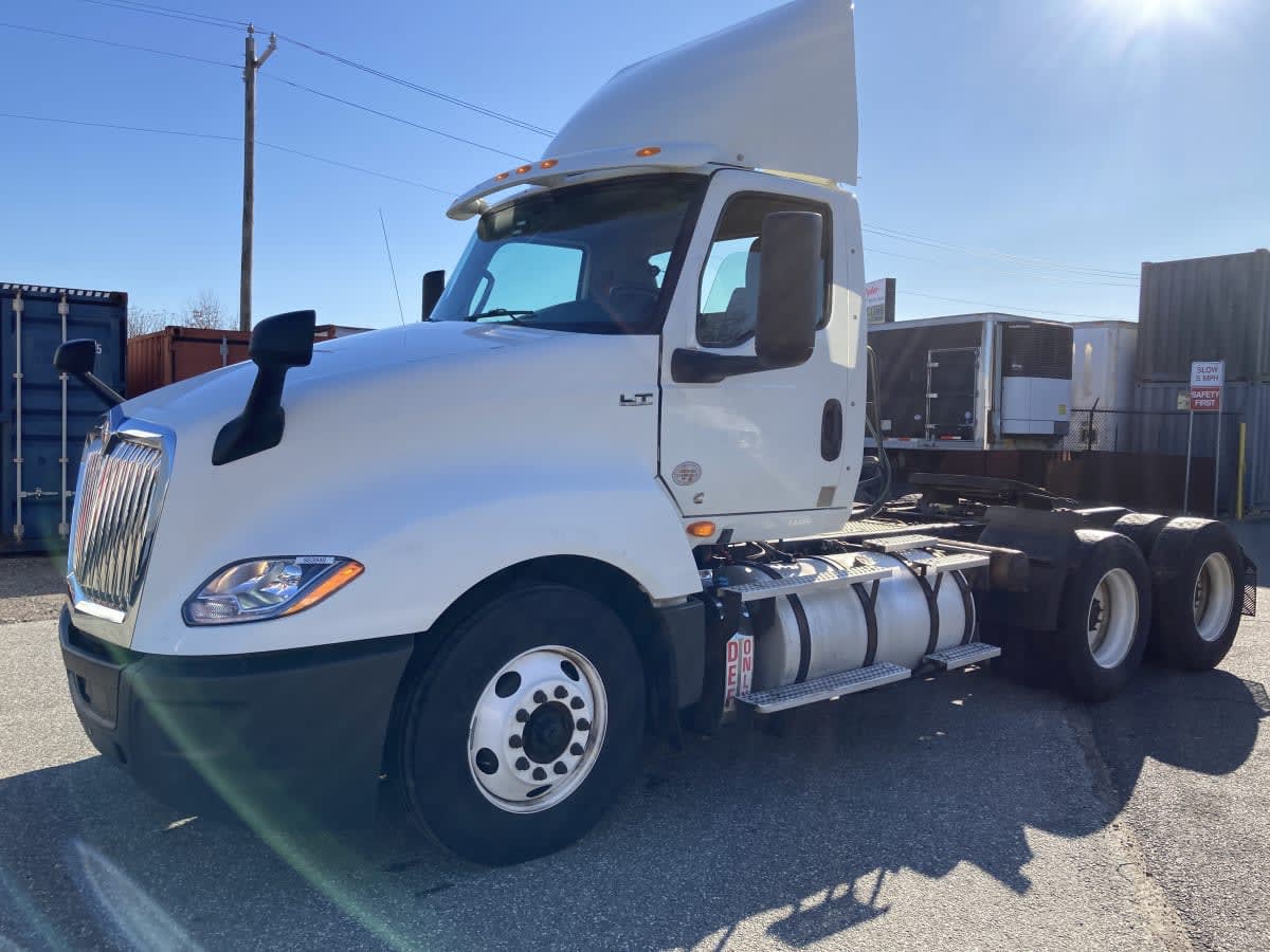 2019 Navistar International LT625 DAYCAB T/A 863946