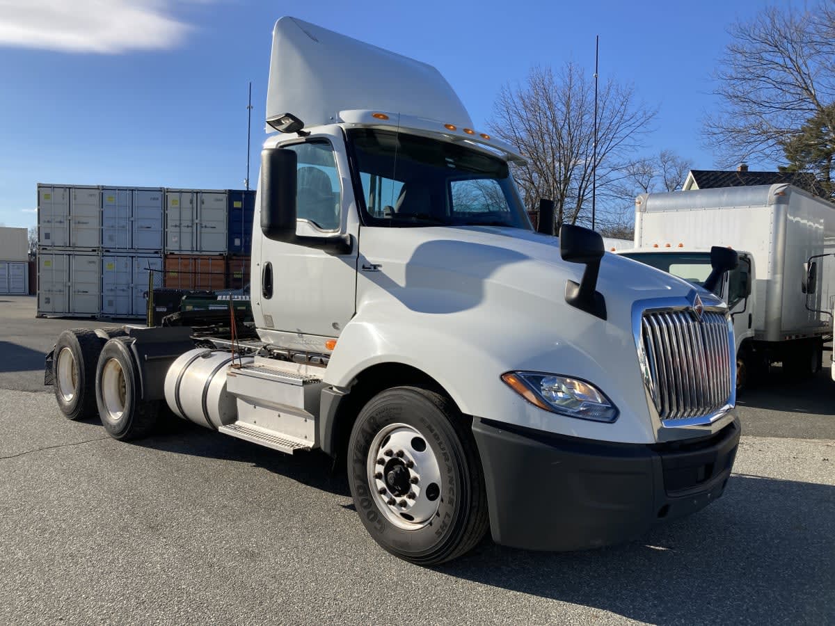 2019 Navistar International LT625 DAYCAB T/A 863946