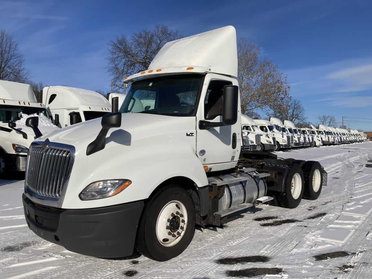 2019 Navistar International LT625 DAYCAB T/A 863947