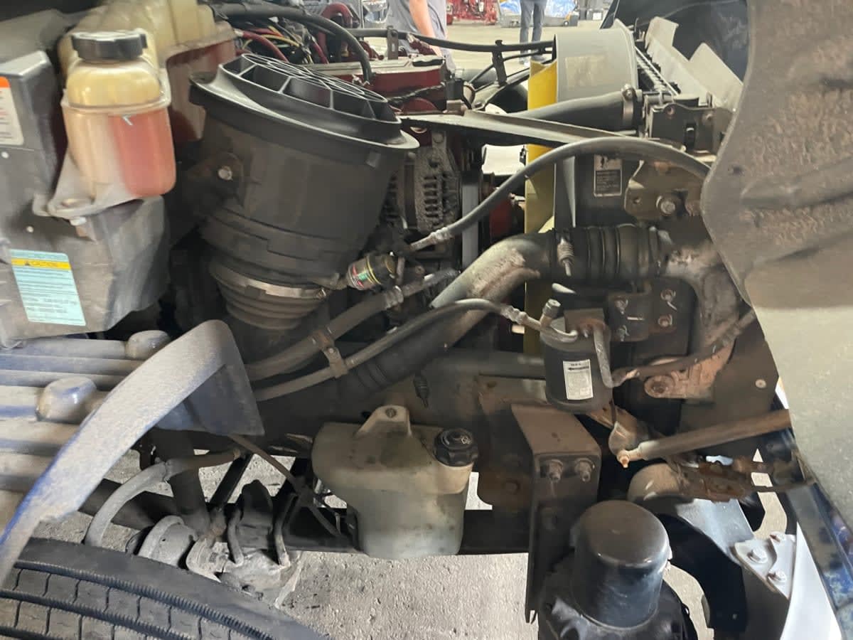 2019 Freightliner M2 106 863955