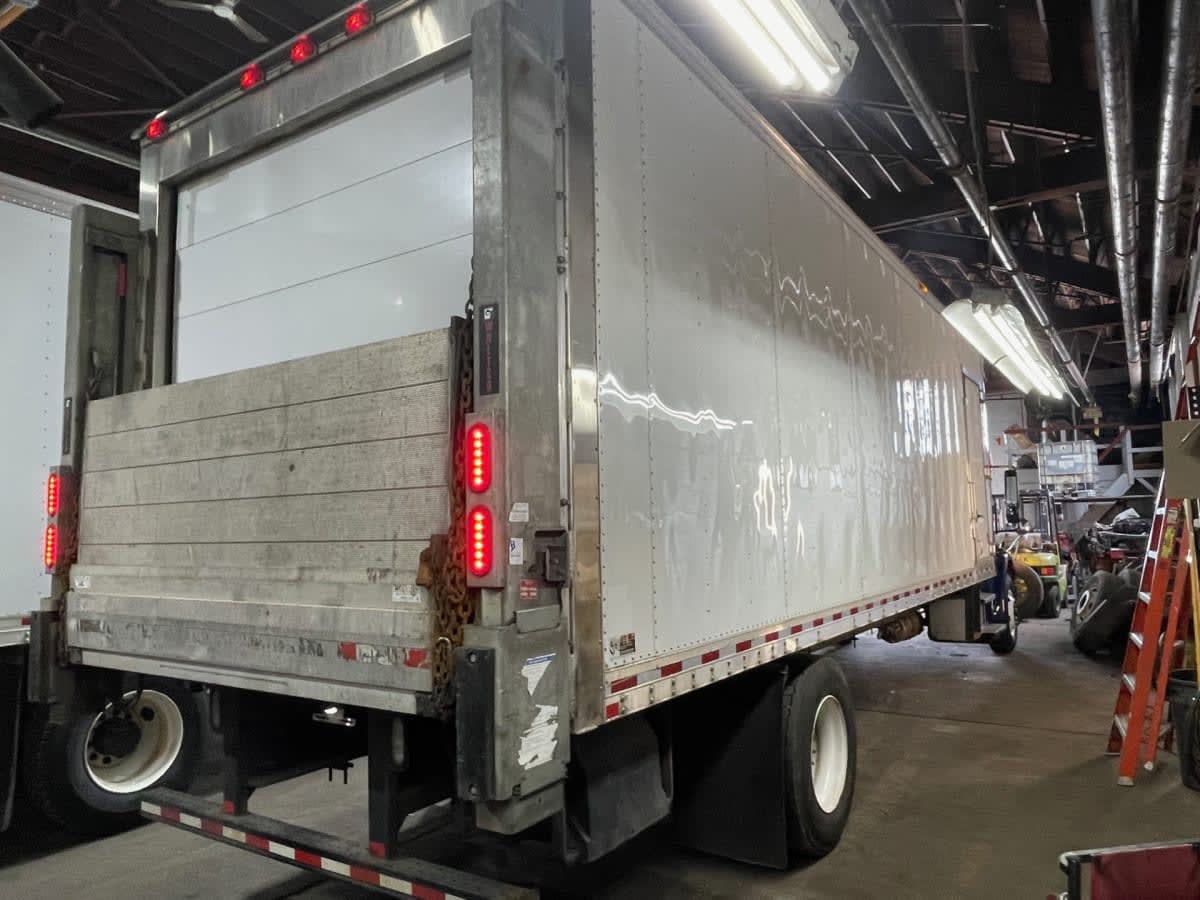 2019 Freightliner M2 106 863955