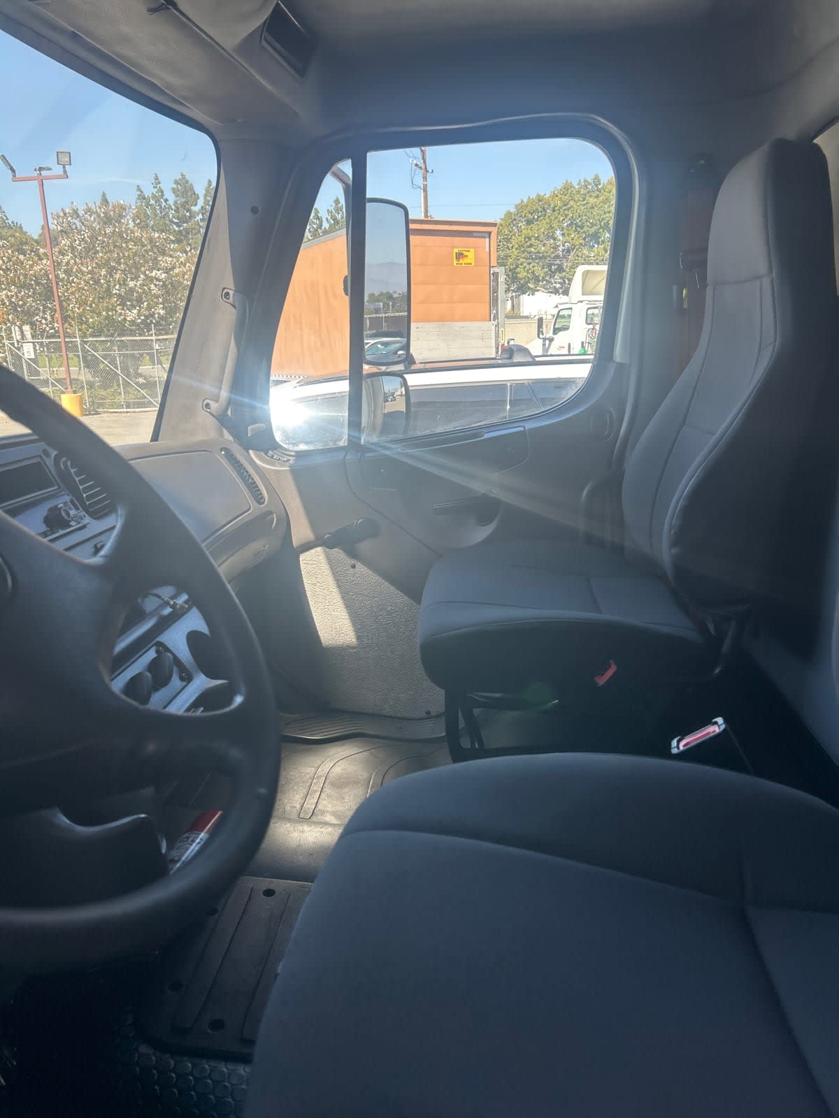 2019 Freightliner M2 106 in Pomona, CA — photo 7
