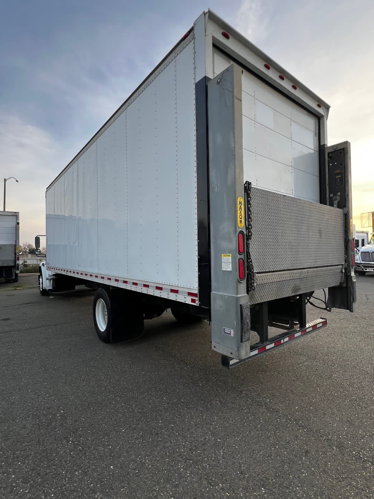 2019 Freightliner/Mercedes M2 106 863970