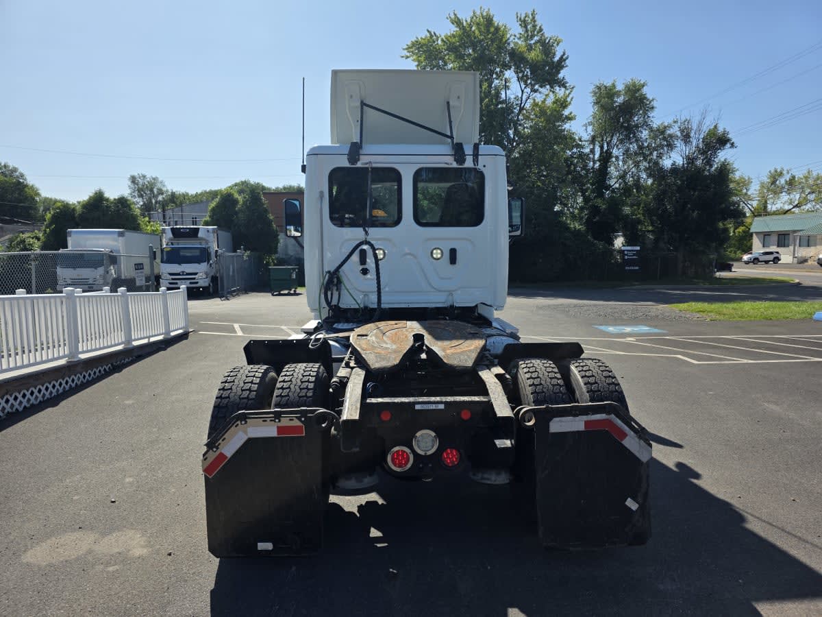 2019 Freightliner Cascadia in Bensalem, PA — photo 5