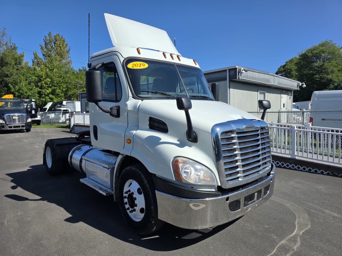 2019 Freightliner Cascadia in Bensalem, PA — photo 3
