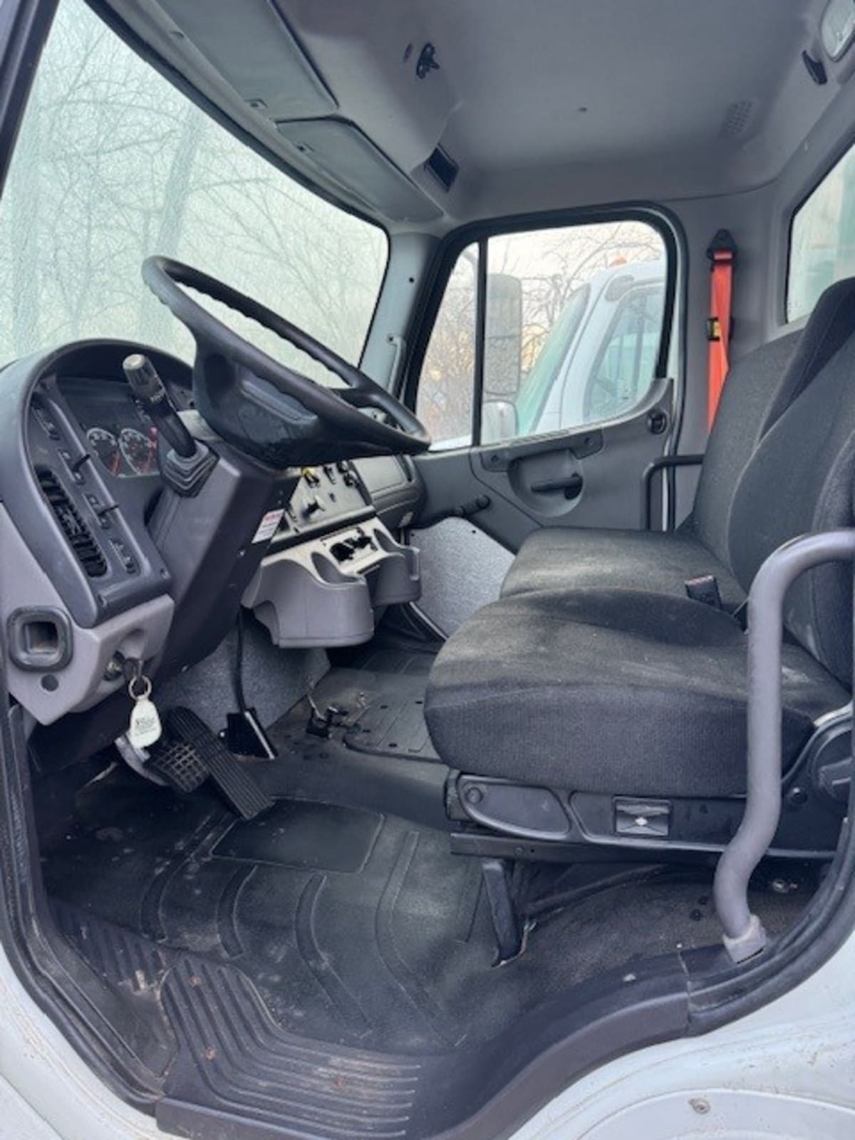 2019 Freightliner/Mercedes M2 106 863984