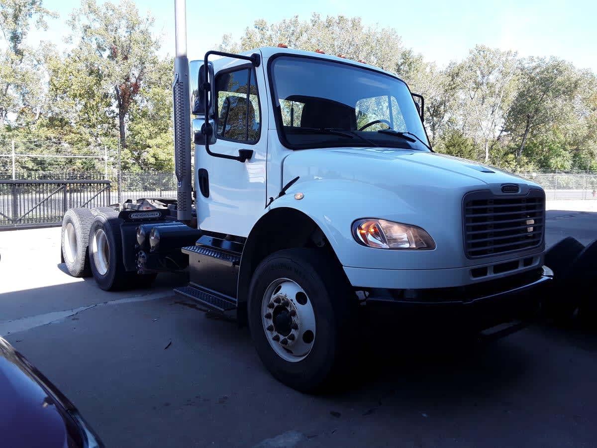 2019 Freightliner M2 106 in Kansas City, MO — photo 3