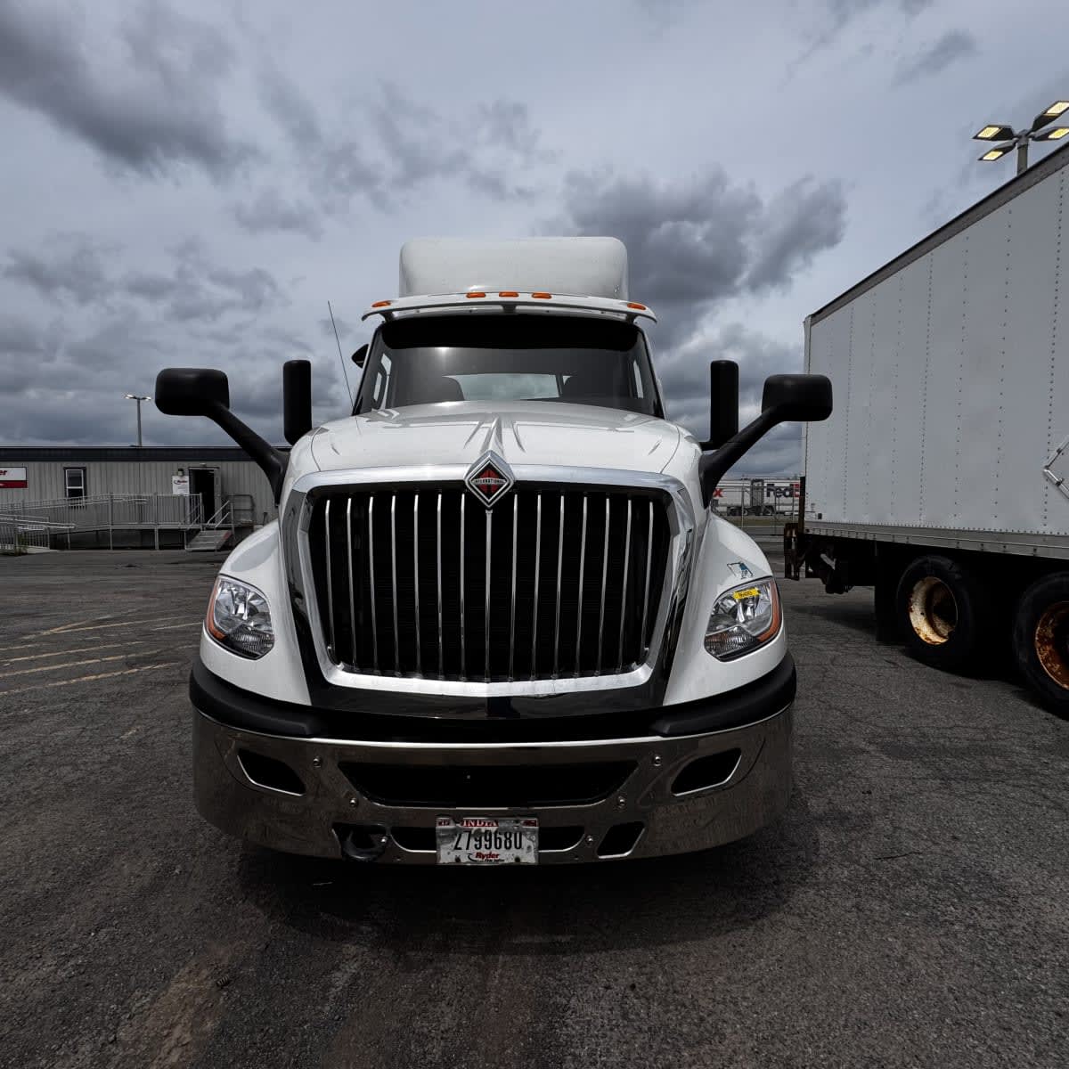 2019 International - image 2