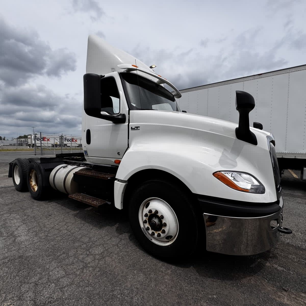 2019 International - image 3