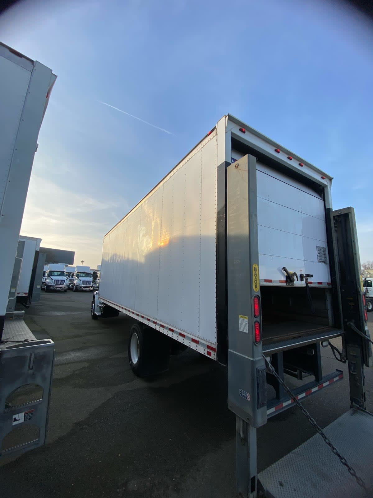 2019 Freightliner/Mercedes M2 106 864104
